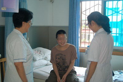 生殖畸形女孩解开心结